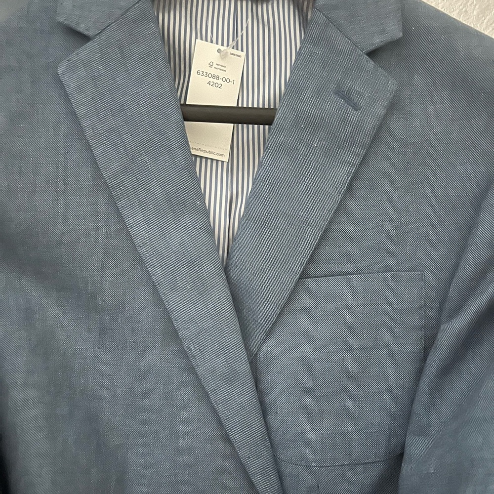 🆕 Men’s Tailored Fit Blazer
